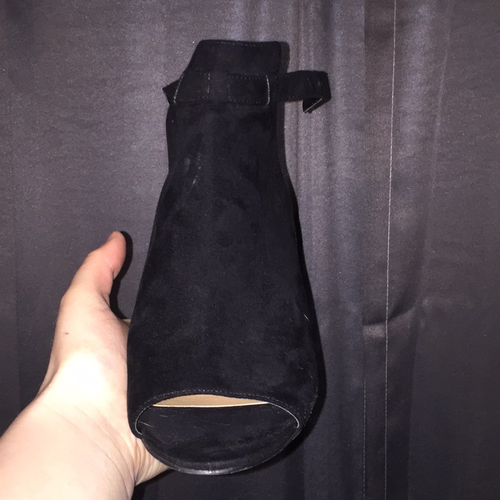 Black wedges